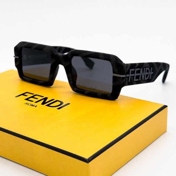 NEW FENDI FE40074U 05A BLACK GREY MONOGRAM UNISEX SUNGLASSES FENDI - Picture 1 of 13